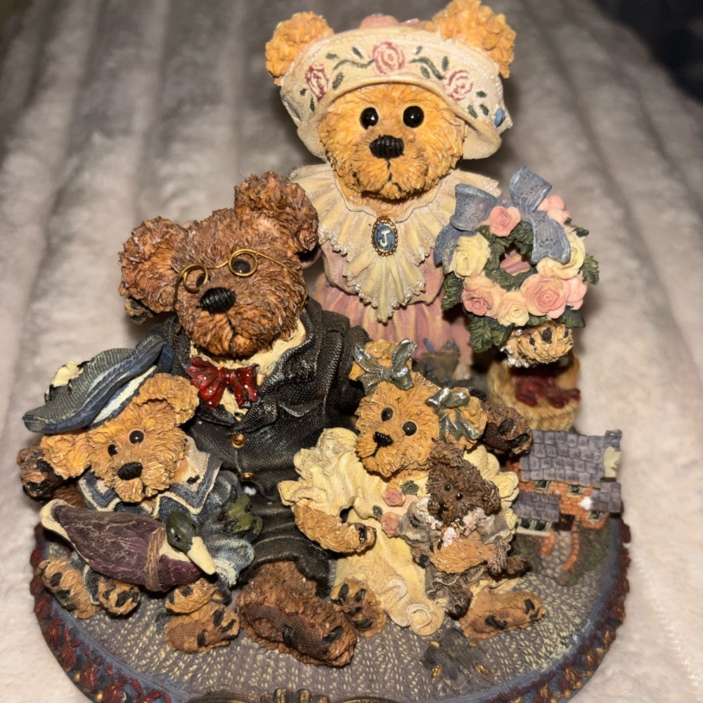 Boyds Bears & Friends "The Family" figurine